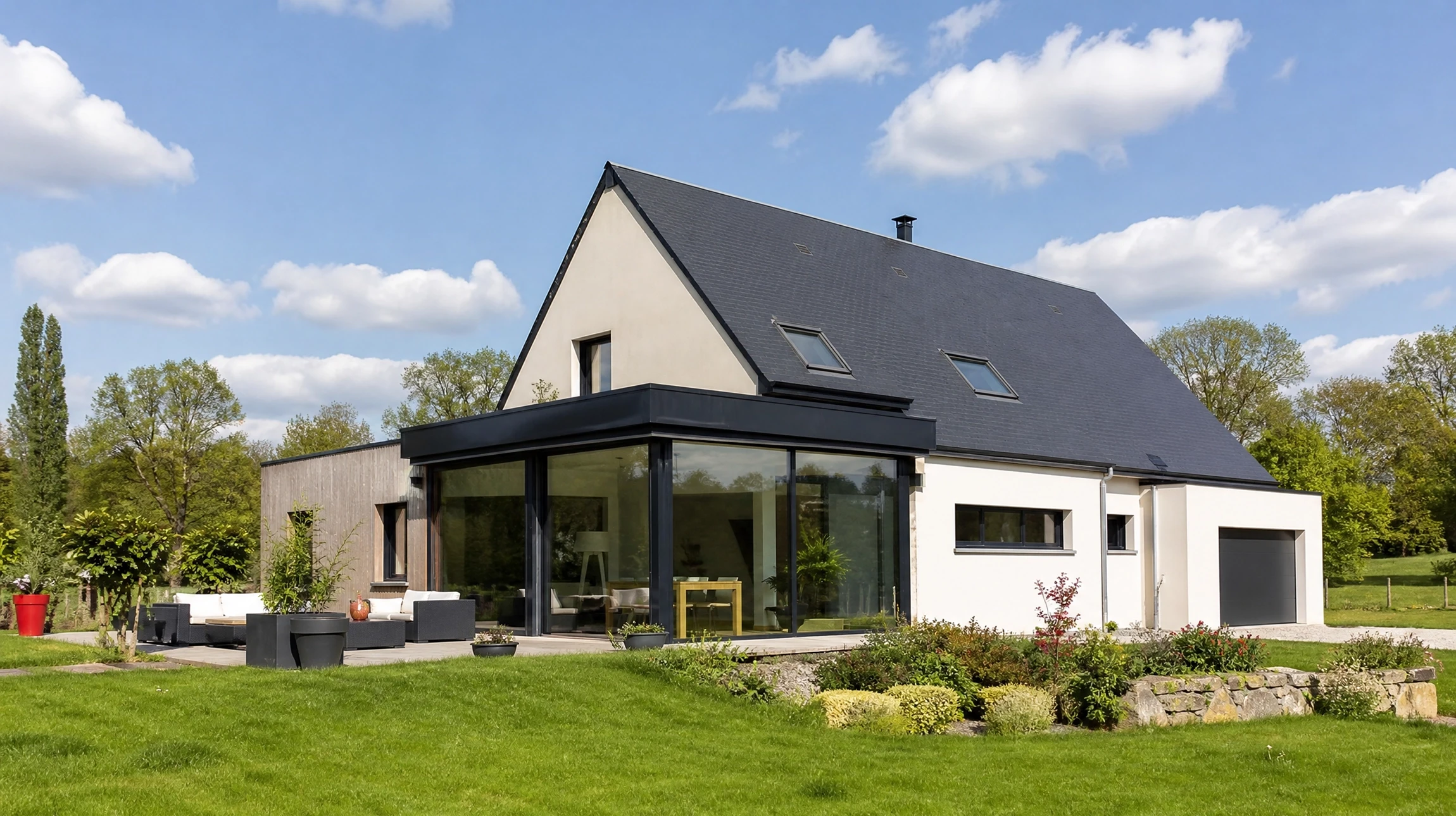 Chantier de construction d'une maison individuelle en cours d'édification